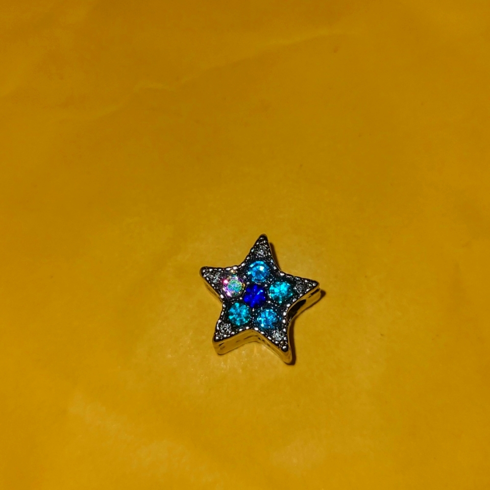 Star Charm ❤️ - Picture 5 of 5